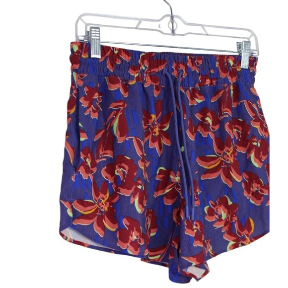 The Athleta Crossroads Women's Floral Purple Shorts Size Small - Picture 2 of 5